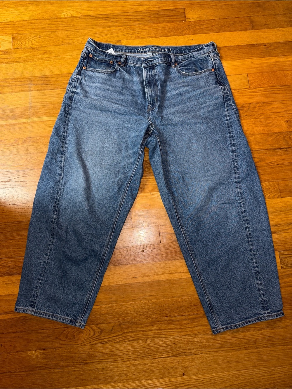 American Eagle Outfitters Classic Medium Blue barrel-Leg Jeans
